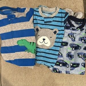 LIKE NEW 3 Pack Carter’s Fleece Sleepers